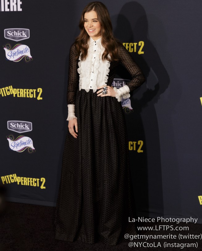 Hailee Steinfeld AT PITCH PERFECT 2 LOS ANGELES MOVIE PREMIERE